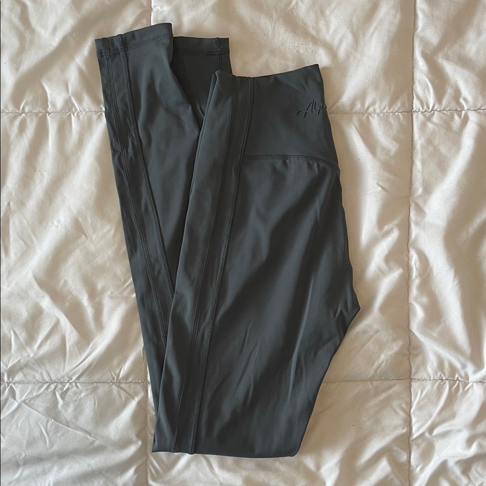 Alphalete Women’s leggings 
Slate Gray 
Worn a few times- like new